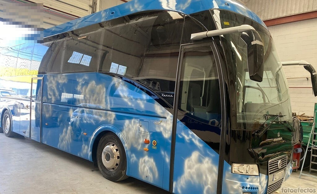 Autobus azul grande